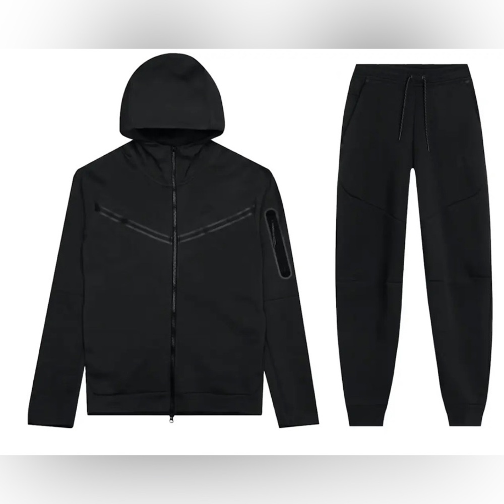 3x piece black Nike Sportswear Tech Fleece set